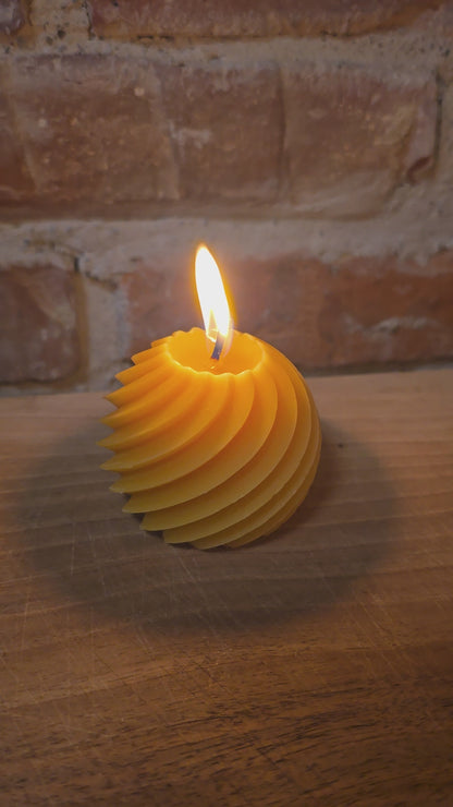 Brennvideo: Spiralkugel aus Bienenwachs